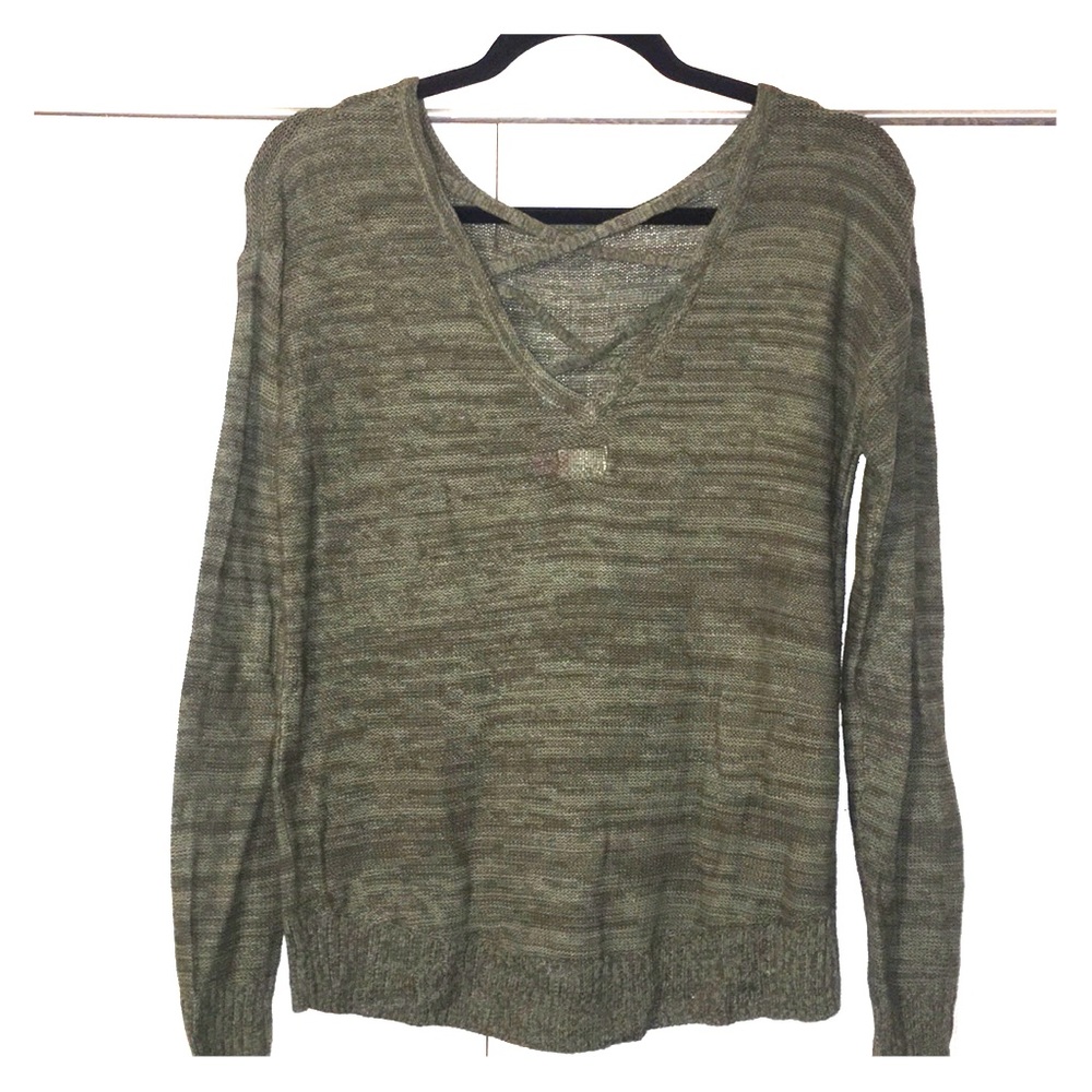 SO light weight sweater with back cross details!